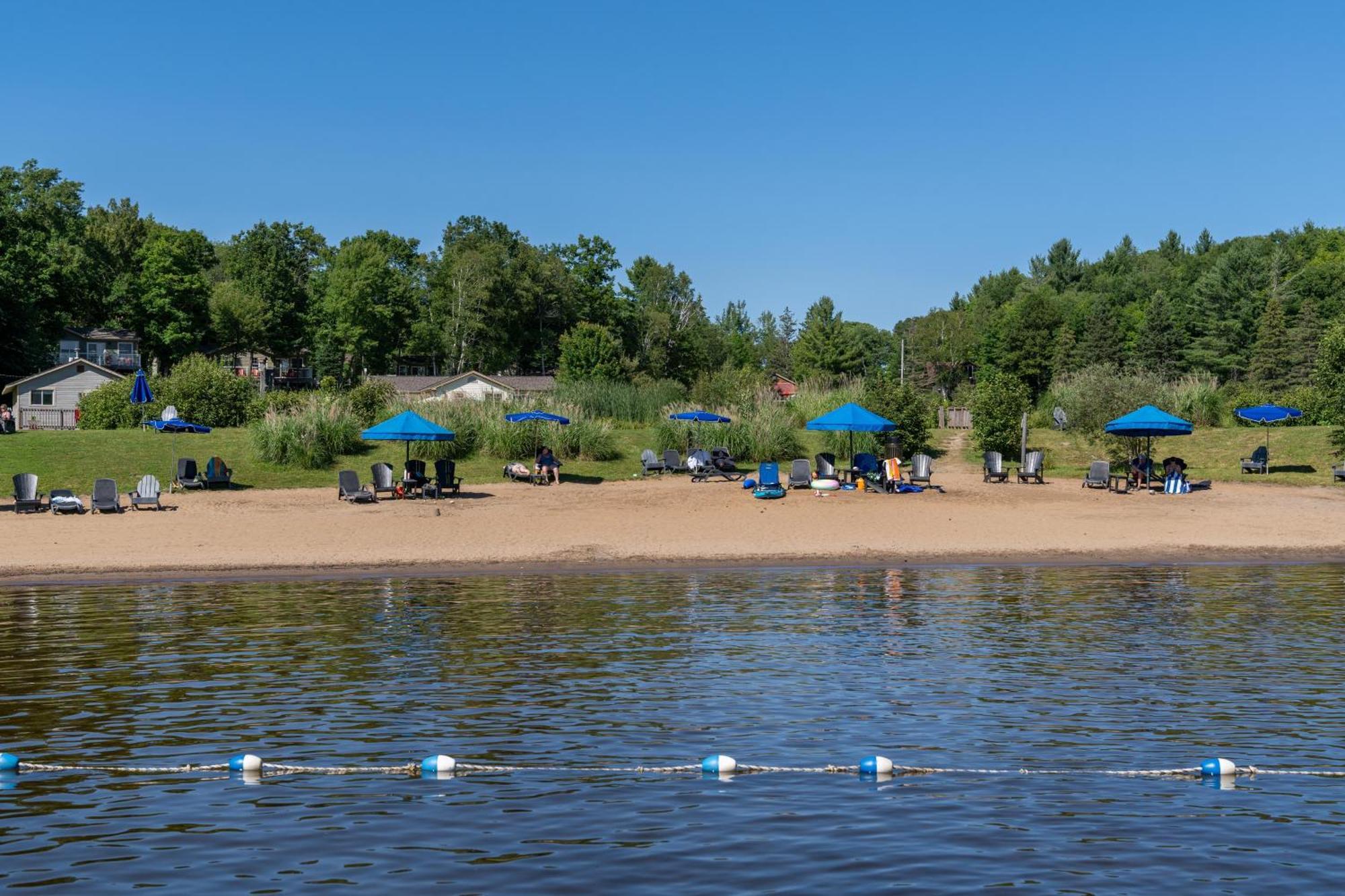 Blue Water Acres Hotel Хънтсвил Екстериор снимка
